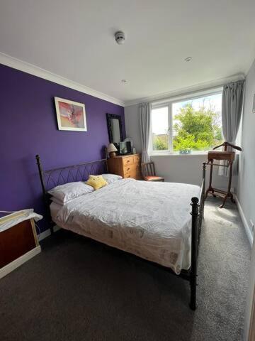 Stayinwoking At 30 Woodlands Horsell Екстер'єр фото